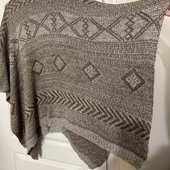 The Jetset Diaries Plus Knit Poncho - Picture 12 of 15